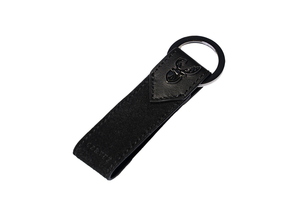 Leder Schlüsselanhänger Cervuz Schwarz / Schwarz weißer Hintergrund #farbe_rabenschwarz
